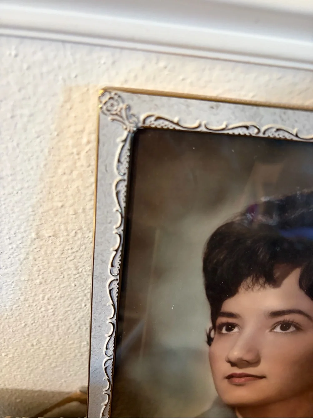 Vintage White and Gold 1980’s Metal Picture Frames Glass Fronts Lot of 5